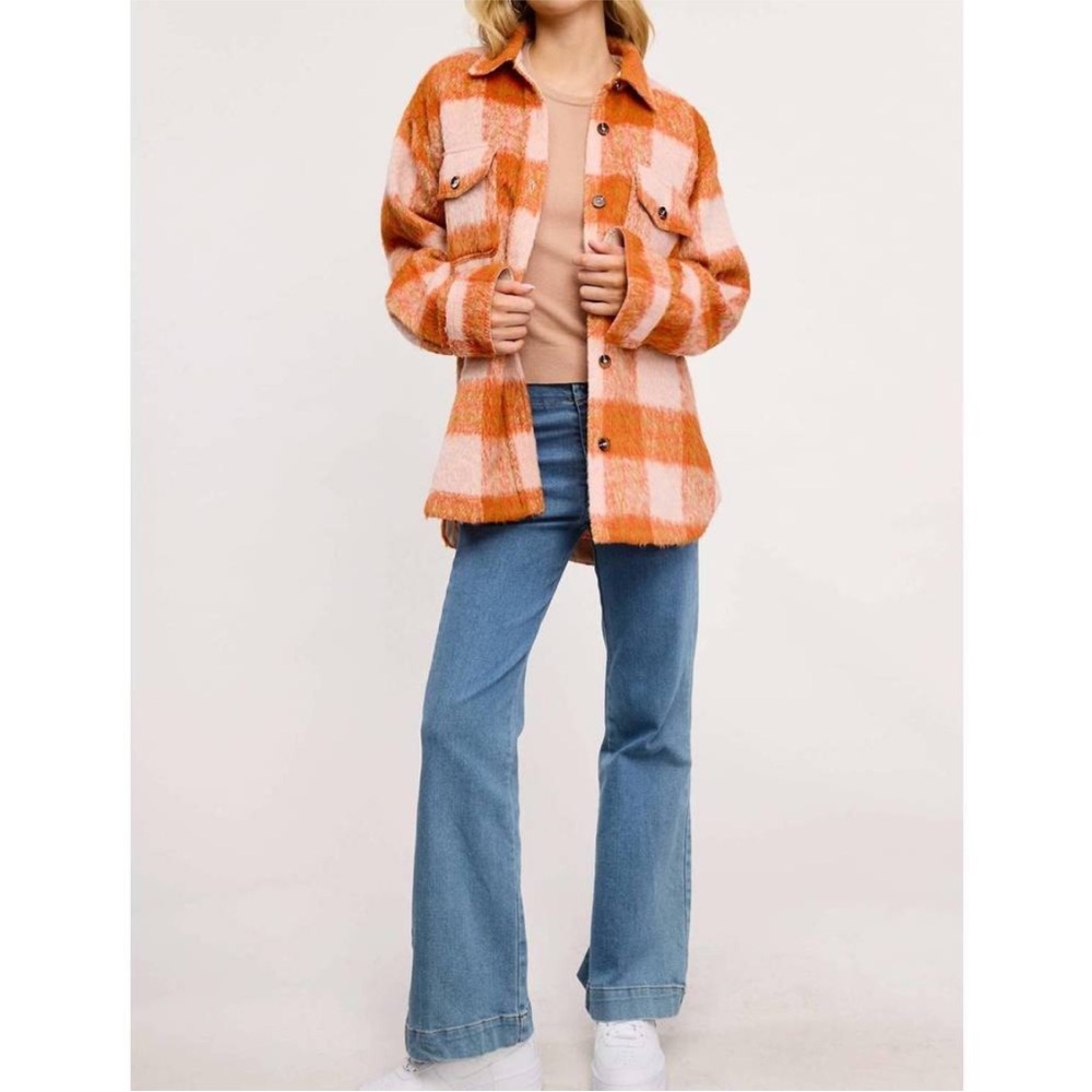 LA MIEL Fuzzy Orange and Cream Shacket